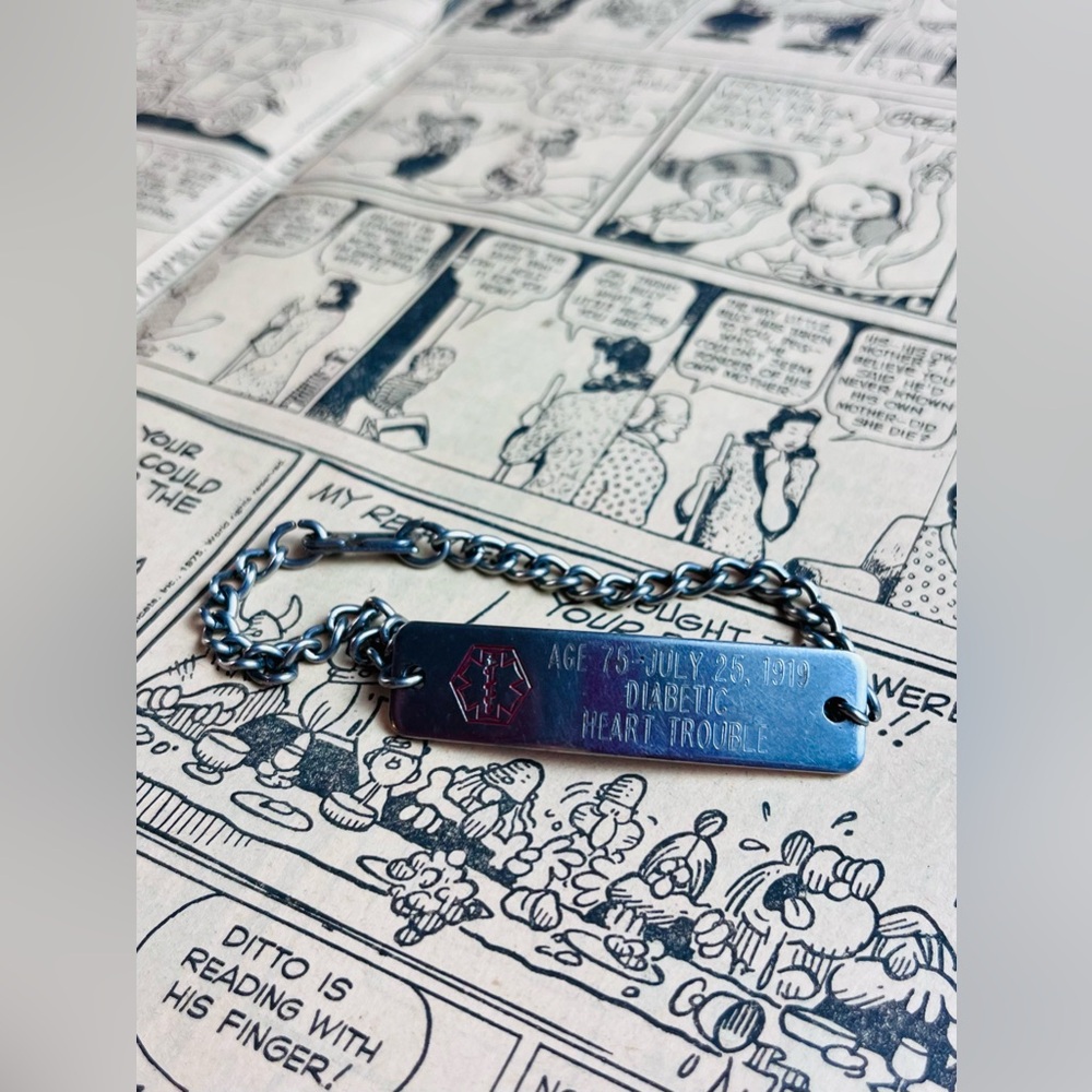VTG 1994 Silver-Tone Medical Alert Bracelet